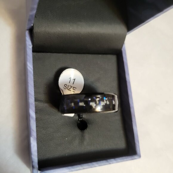 NWT MENS STAINLESS STEEL BEVELED EDGE WEDDING BAND SZ 11 - Picture 4 of 6